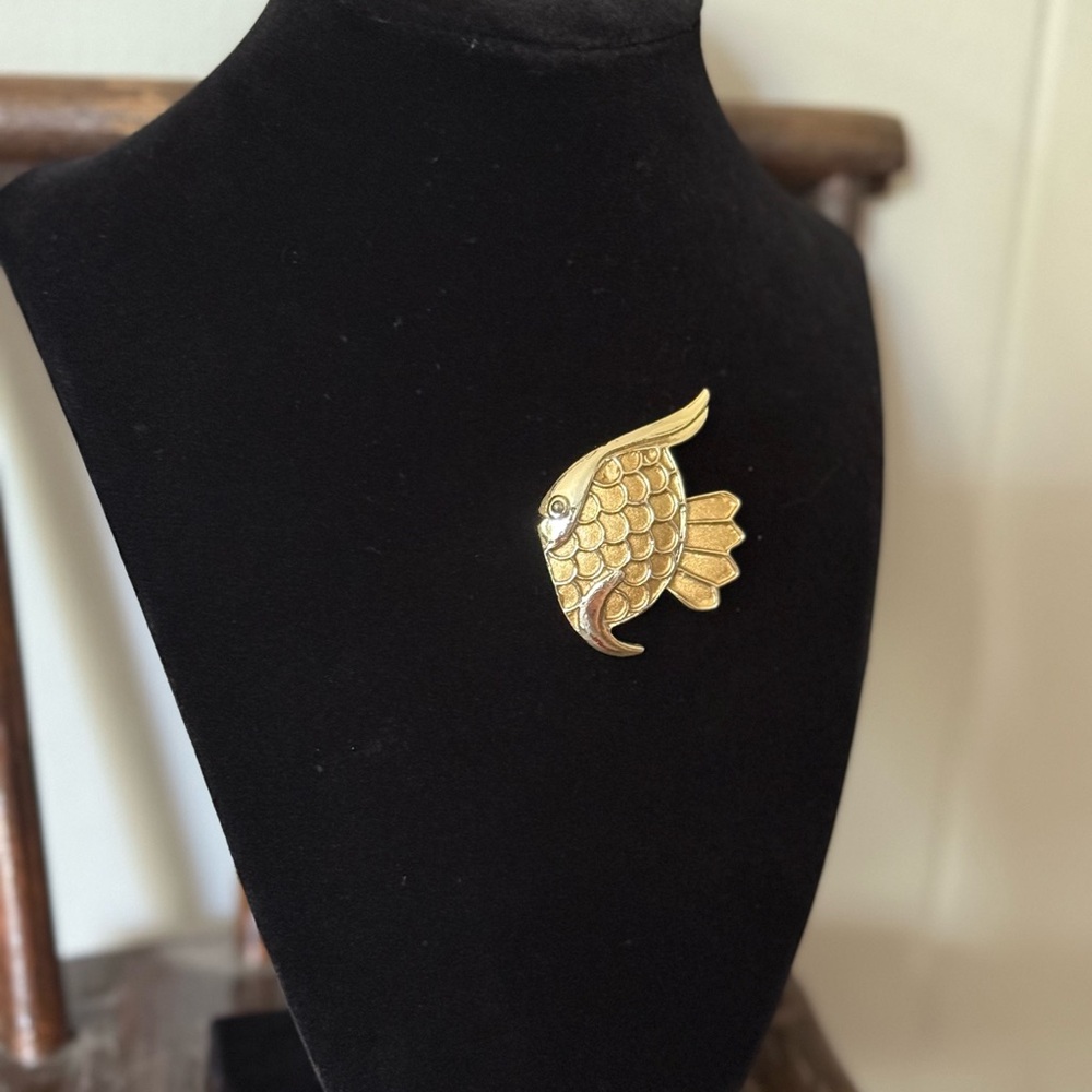 Happy Gold Angel Fish Brooch